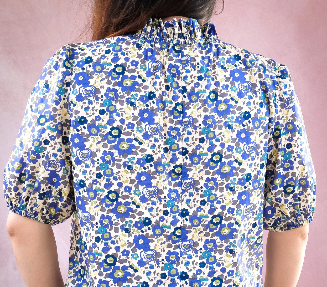 Ruffle Collar Liberty Floral Print Top: Puffy Half Sleeve Blouse