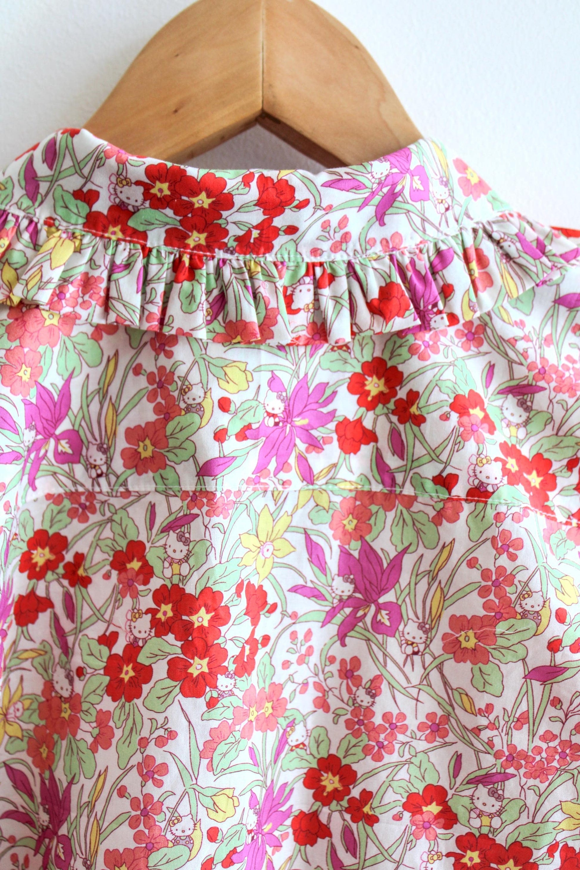 Long Sleeves Liberty London Shirt: Peter Pan Ruffle Collar, Ditsy Floral Woman Blouse