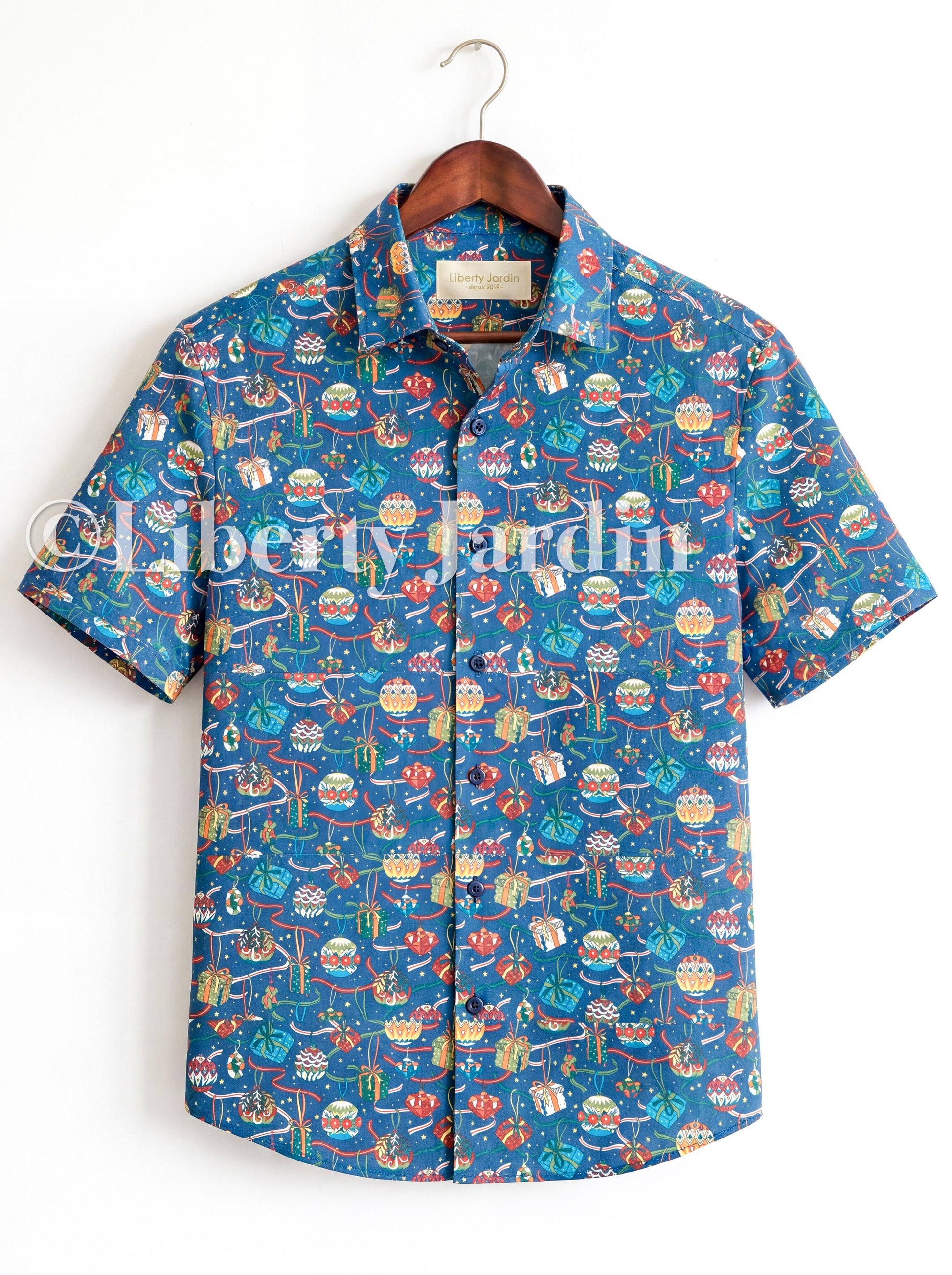 CHRISTMAS Liberty London Button-Up Shirt, Tailoring Customised Chemise, Personalised Sustainable Clothing, Short-sleeved Collared Top