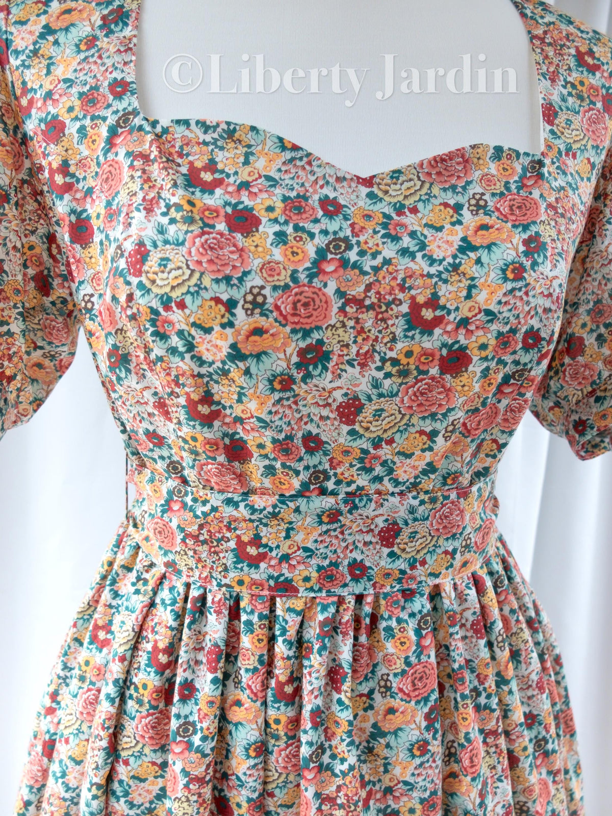 Liberty London Sweetheart Neckline Wedding Dress, Botanical Gown, Puffed Short-sleeved Bespoke Clothes, Personalised Occasion