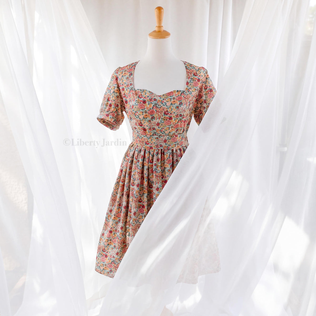 Liberty London Sweetheart Neckline Wedding Dress, Botanical Gown, Puffed Short-sleeved Bespoke Clothes, Personalised Occasion