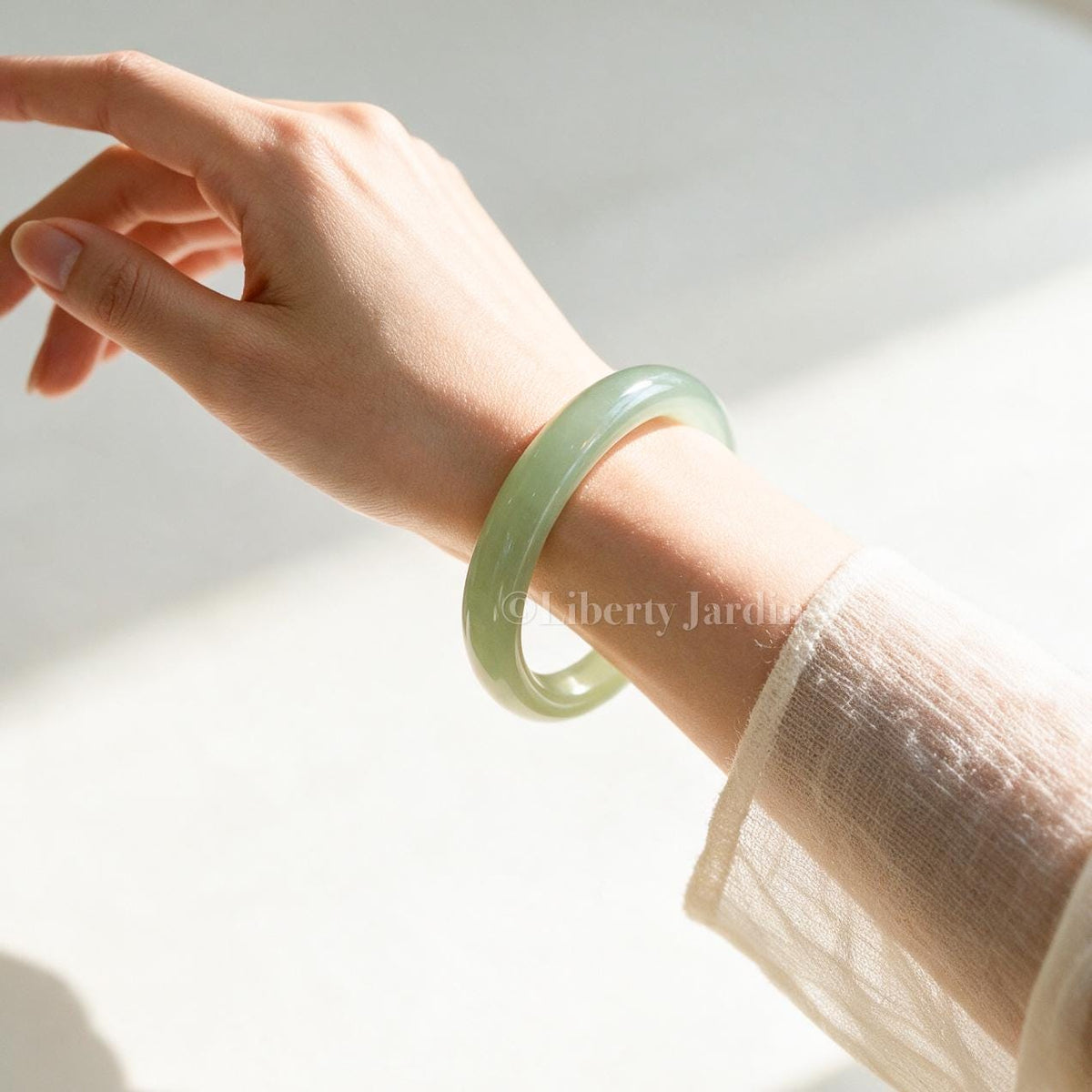 Natural Aventurine Quartz Bangle, Green Quartzite Bracelet, Certified Non-treated Gemstone, Effortless Jewellery, Sustainable Accessories