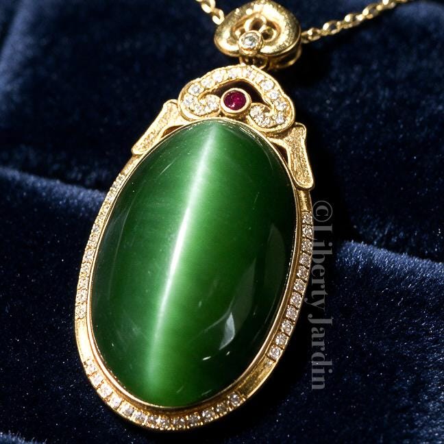 Solid 18K-Gold Cat-Eye Pendant Necklace, Certified Russian Natural Nephrite Cabochon, Fluorescence Heirloom Statement Jewellery