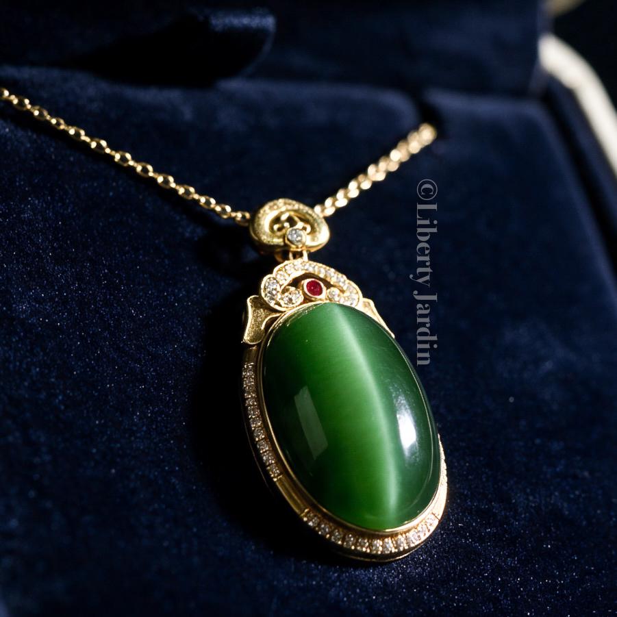 Solid 18K-Gold Cat-Eye Pendant Necklace, Certified Russian Natural Nephrite Cabochon, Fluorescence Heirloom Statement Jewellery