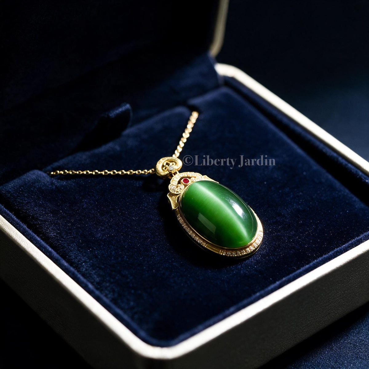 Solid 18K-Gold Cat-Eye Pendant Necklace, Certified Russian Natural Nephrite Cabochon, Fluorescence Heirloom Statement Jewellery